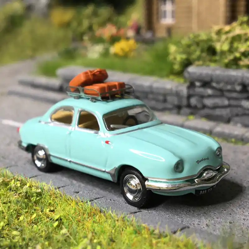 Offre Spéciale Panhard Dyna Z, vert aigue marine, galerie de toit et 2 valises - SAI 1753 - HO 1/87
