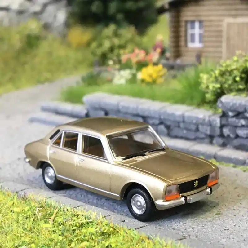 Commander Maintenant Peugeot 504, limousine, beige metal, 1968 - SAI 6600 - HO 1/87