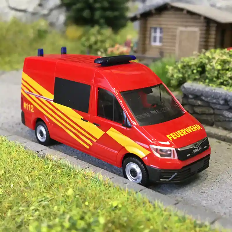 Marque MAN TGE, demi-bus à toit surélevé , brigade des sapeurs-pompiers - HERPA 098748 - HO 1/87
