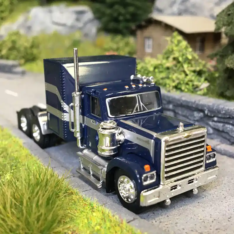 Quantité Limitée Tracteur Chevrolet Bison, bleu foncé / argent, 1980 - BREKINA 85785 - HO 1/87