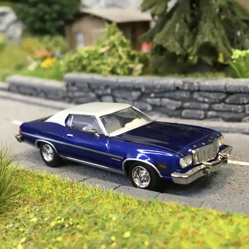 Ford Gran Torino, bleu foncé métallisé/gris clair, 1976 - BREKINA 19731- HO 1/87 Dernier Modèle