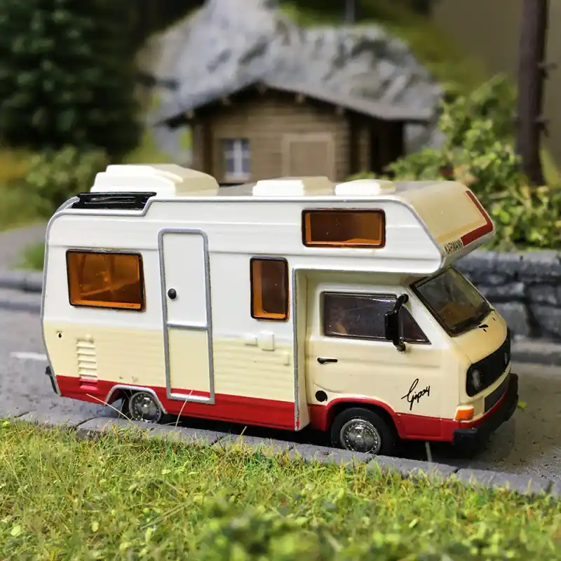 Offre Du Jour Volkswagen T3 Gipsy camping car, blanc/beige/rouge, 1983 - BREKINA 33975 - HO 1/87