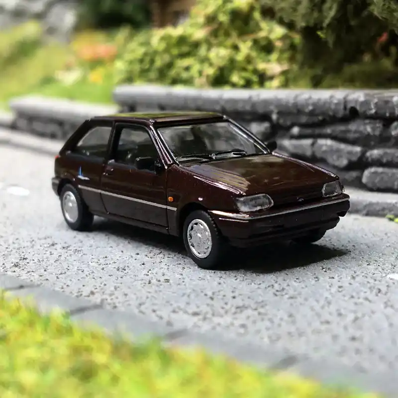 Achetez Aujourd'hui Ford Fiesta MK III Calypso, Violet foncé, 1989 - PCX870463 - HO 1/87