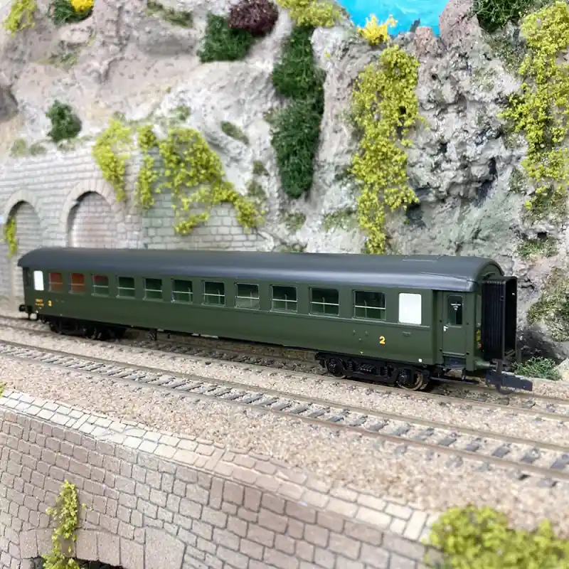 Usine Directe Voiture B11, 2CL train express, SNCF, Ep III - ROCO 6200007 - HO 1/87
