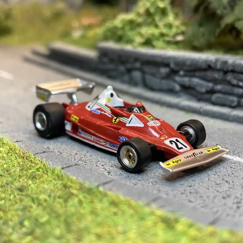 Ferrari 312 T2, N°21 Villeneuve, Canada 1976 avec Enzo Ferrari, rouge - Brekina 22977 - HO 1/87 Must-Have