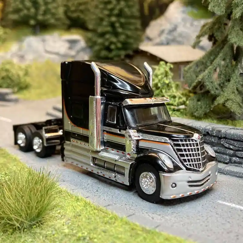 Camion, tracteur International LoneStar, noir et argent - Brekina 85825 - HO 1/87 Réduction