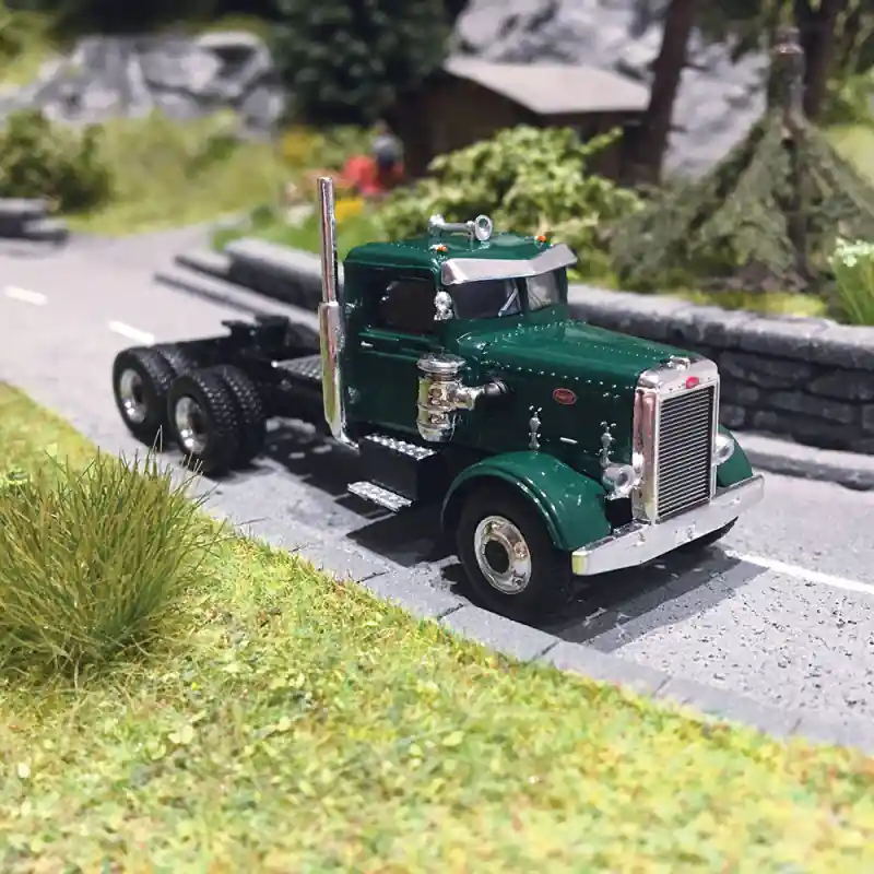 Camion Peterbilt 281, Vert Foncé - BREKINA 85751 - HO 1/87 Nouveauté