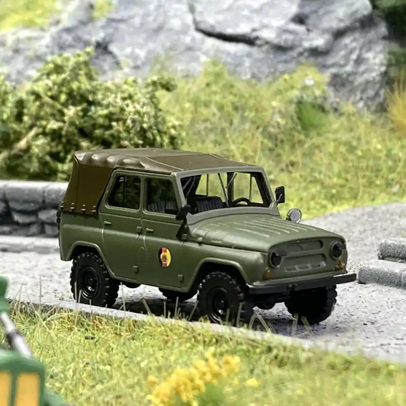 Retour Gratuit Véhicule Militaire UAZ 469 Bâché - BUSCH 52112 - HO 1/87