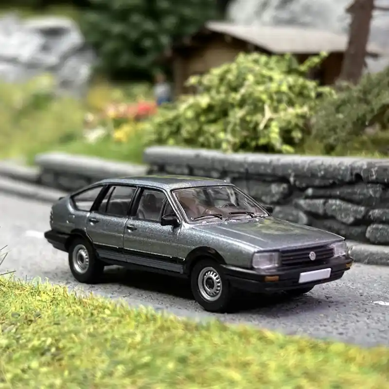 Offre Spéciale Volkswagen Passat B2 Gris métal - PCX870411 - HO 1/87