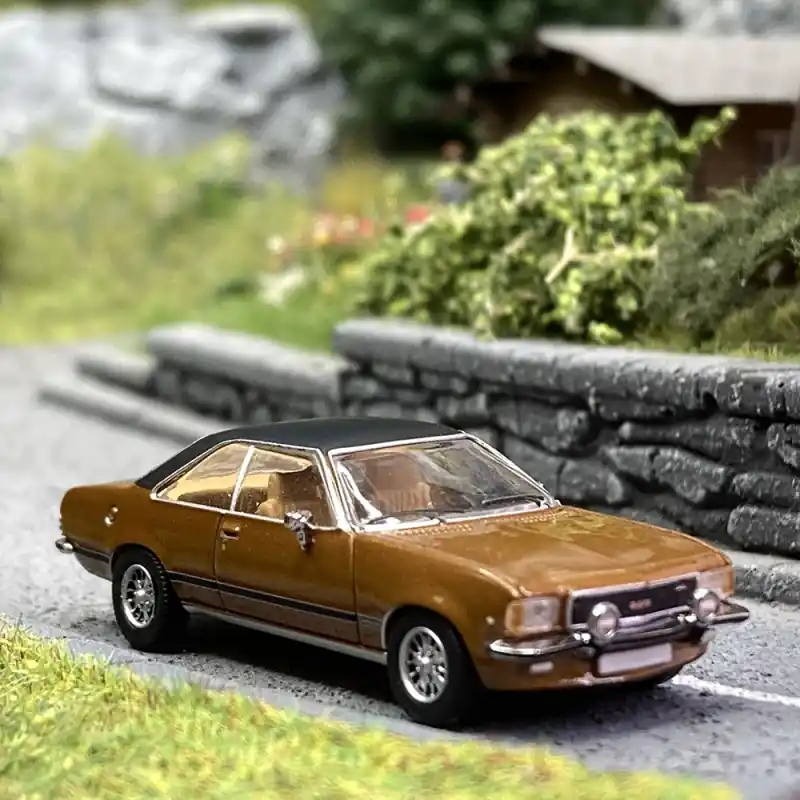 Opel Commodore B coupé Marron métal / toit Noir - PCX870346 - HO 1/87 Solde