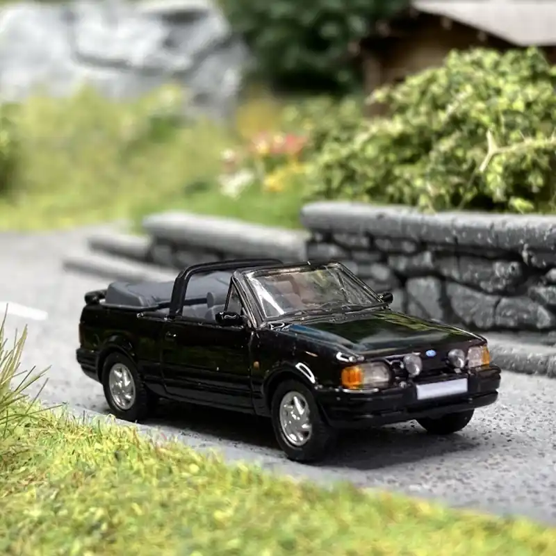 Ford ESCORT XR3 Cabriolet, Noire - PCX870159 - HO 1/87 Nouvelle Collection