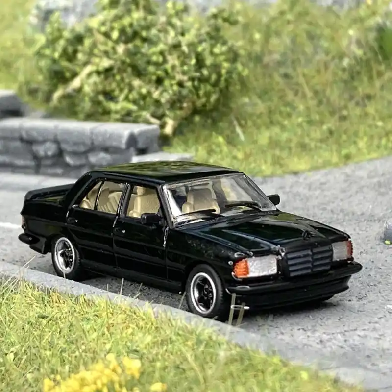 Retour Gratuit Mercedes AMG W123 Noire - PCX870179 - HO 1/87