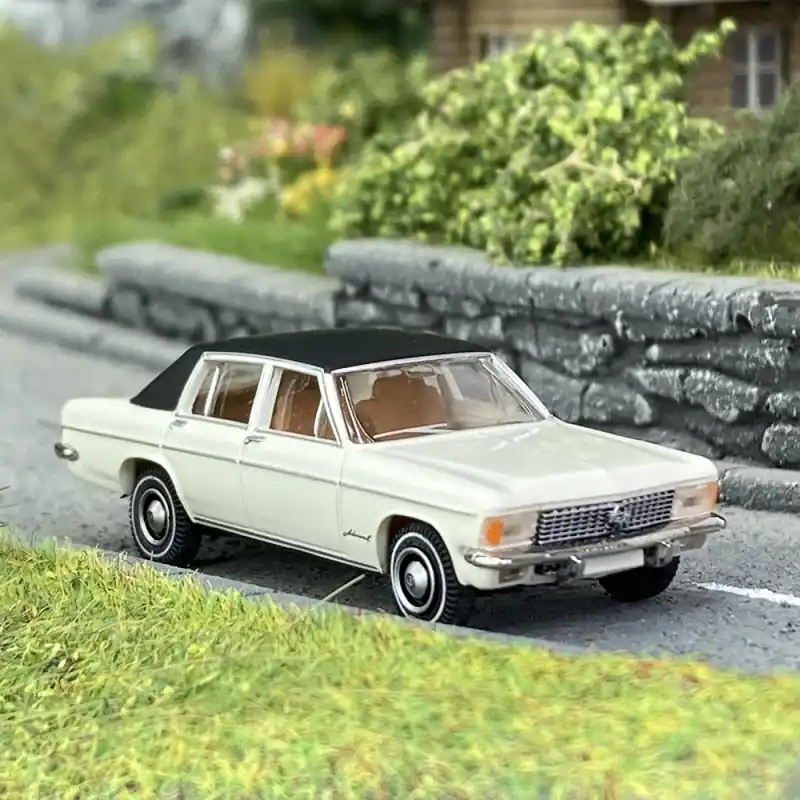 Opel Admiral B Blanche/Noire - BREKINA 20724 - HO 1/87 Dernier Modèle