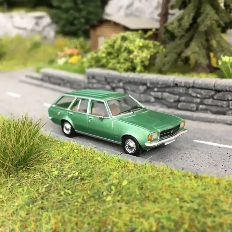Opel Reckord D "Caravan" Vert métal-HO 1/87-PCX870022 Seulement Aujourd'hui