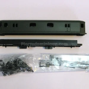 Vente Flash *SOLDES* - FOURGON D (UIC TOIT VERT) SNCF SANS DECALCOMANIE